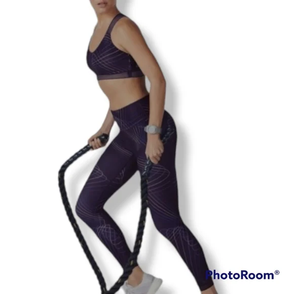 Fabletics leggings 7/8 capris and matching bra. - Picture 3 of 4